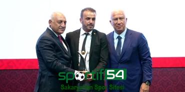 Başkanımız Cumhur Genç, Türkiye Futbol Federasyonu tarafından düzenlenen 2022-2023 Sezonu Fair Play ve Sosyal Sorumluluk Ödül Töreni’nde TFF 1. Lig En Centilmen Yönetici ödülüne layık görülmüştür.